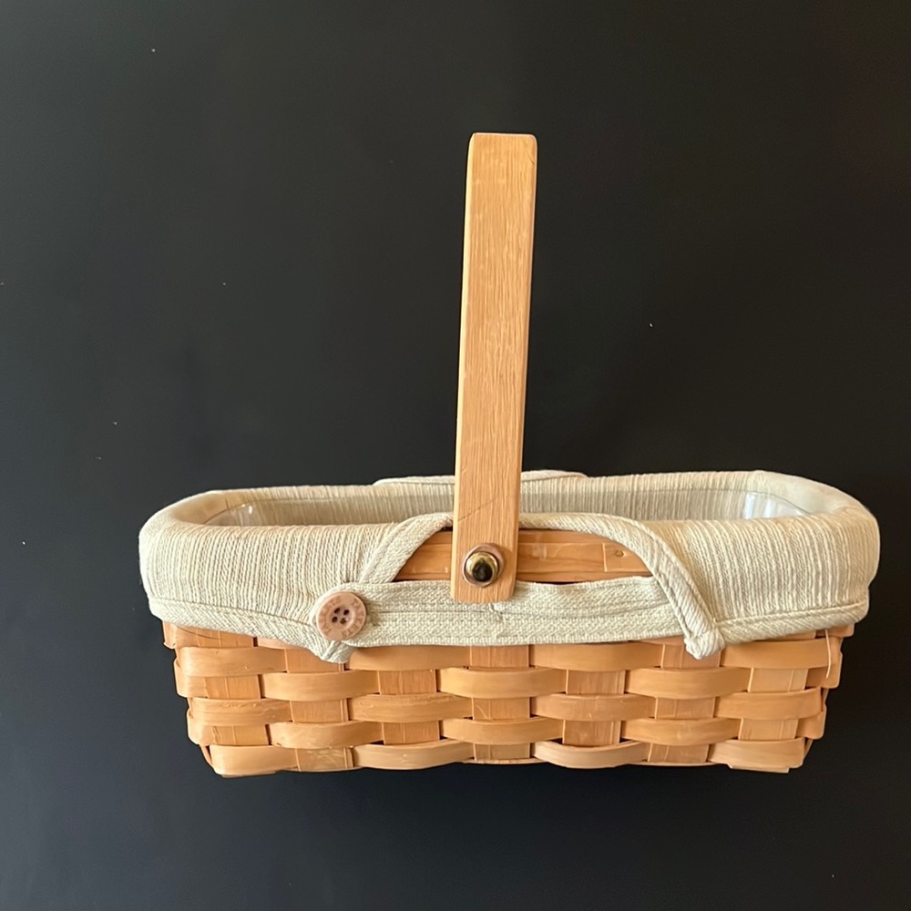 Taskets bread basket . Renaissance collection. Like new condition